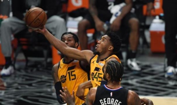 开云体育娱乐app安全-米切尔再砍37分创造历史 今夜他又成孤胆英雄