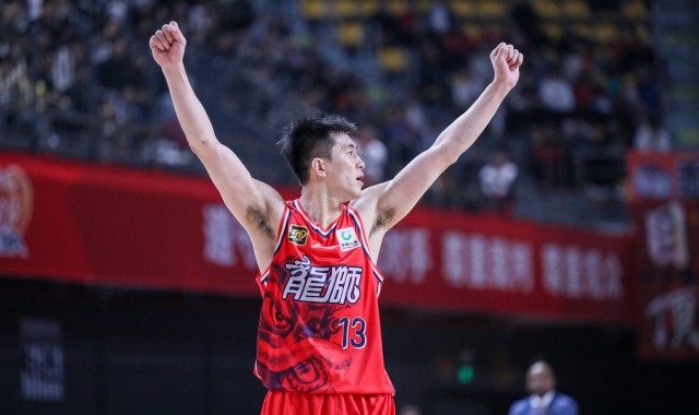 队内气氛不错！郭艾伦“抱怨”徐昕：就是你害大家还得加班！