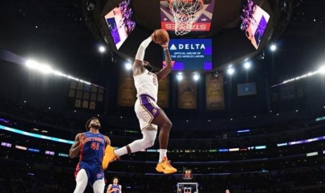 开云娱乐app安全登录-火药味未达到期待 三巨头合砍83分湖人稳收胜利