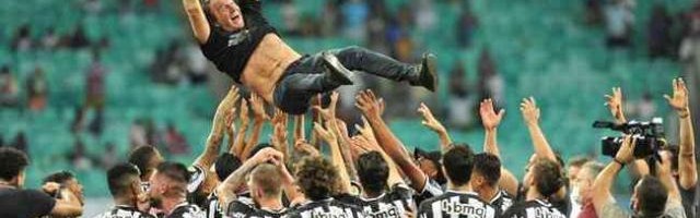 开云娱乐app安全登录-米涅罗时隔50年巴甲夺冠！山东旧帅抱上海旧将大腿